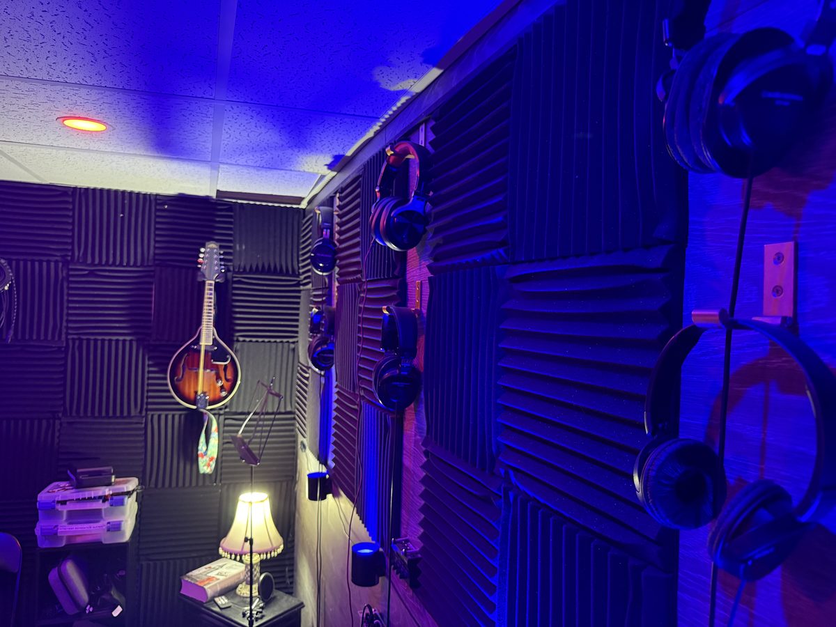 Mur de casques d'écoute du studio