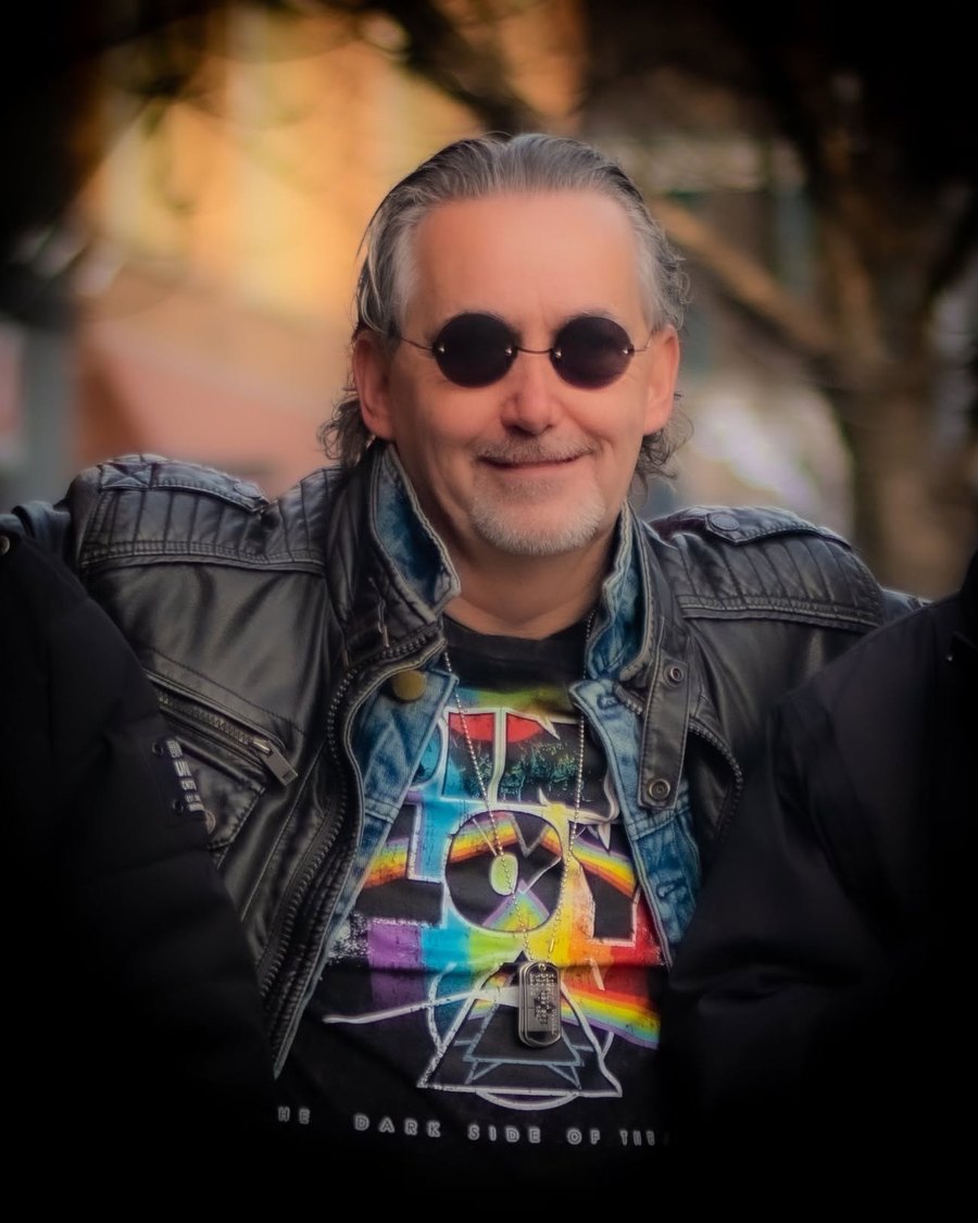 Pierre Dassylva, professeur de guitare et ingénieur de mixage à Chicoutimi